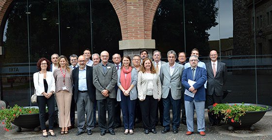 La consejera Meritxell Serret, con los miembros del Consejo Asesor del IRTA.