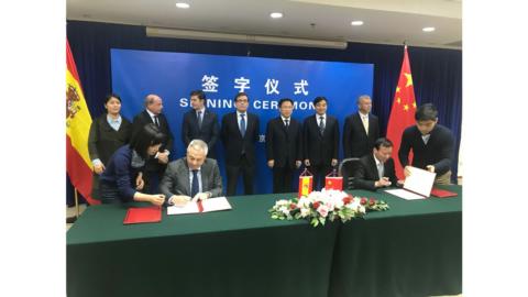 El acuerdo firmado en Beijing pretende agilizar los trámites de apertura del mercado chino para la carne de vacuno española.