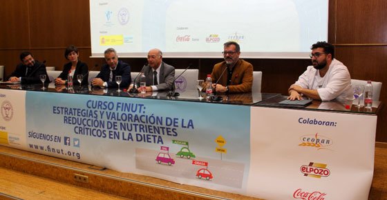 Antonio Avellaneda, (tercero por la izquierda) expuso las buenas prácticas de la empresa en materia de nutrición y salud.