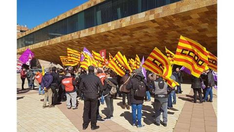 Protesta en Lleida contra las falsas cooperativas.