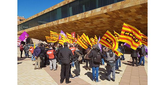 Protesta en Lleida contra las falsas cooperativas.