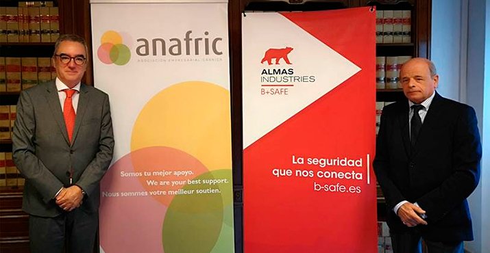 David Álvarez, de Almas Industries B+Safe, junto al presidente de Anafric, José Friguls.