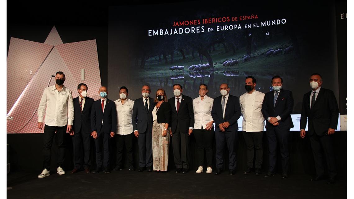 Los chefs embajadores junto al ministro de Agricultura y miembros de ASICI.