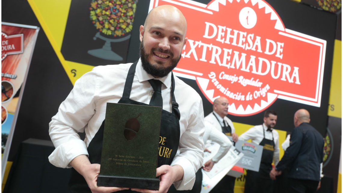 Agustín Borreguero Gorjón, de Paisajes Gourmet (Madrid), ha sido elegido como el Mejor Cortador de Jamón del concurso con más historia del Salón Gourmets.