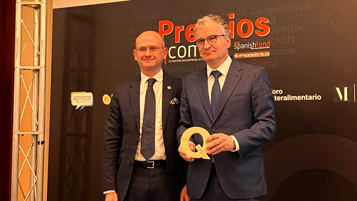 Alberto Jiménez, presidente de ANICE, fue el encargado de recoger el premio entregado por el director general de la Industria Alimentaria, José Miguel Herrero.