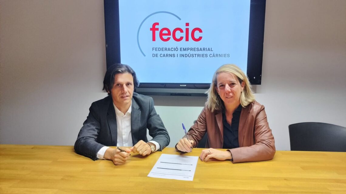 Maite Arrizabalaga, directora comercial y marketing de AECOC, e Ignasi Pons, secretario general de FECIC